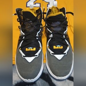 Lebron 19